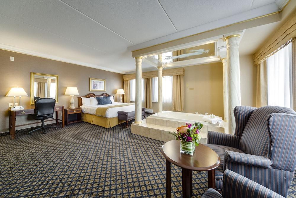 Monte Carlo Inn Vaughan Suites Room