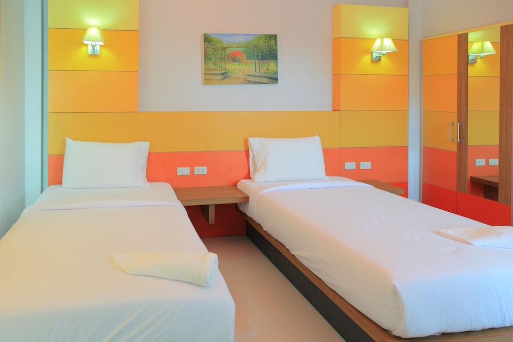 Pueanjai Resort and Restuarant Room