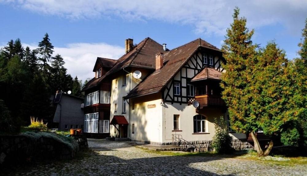 فيكتوريا كارباكز المنطقة الخارجية