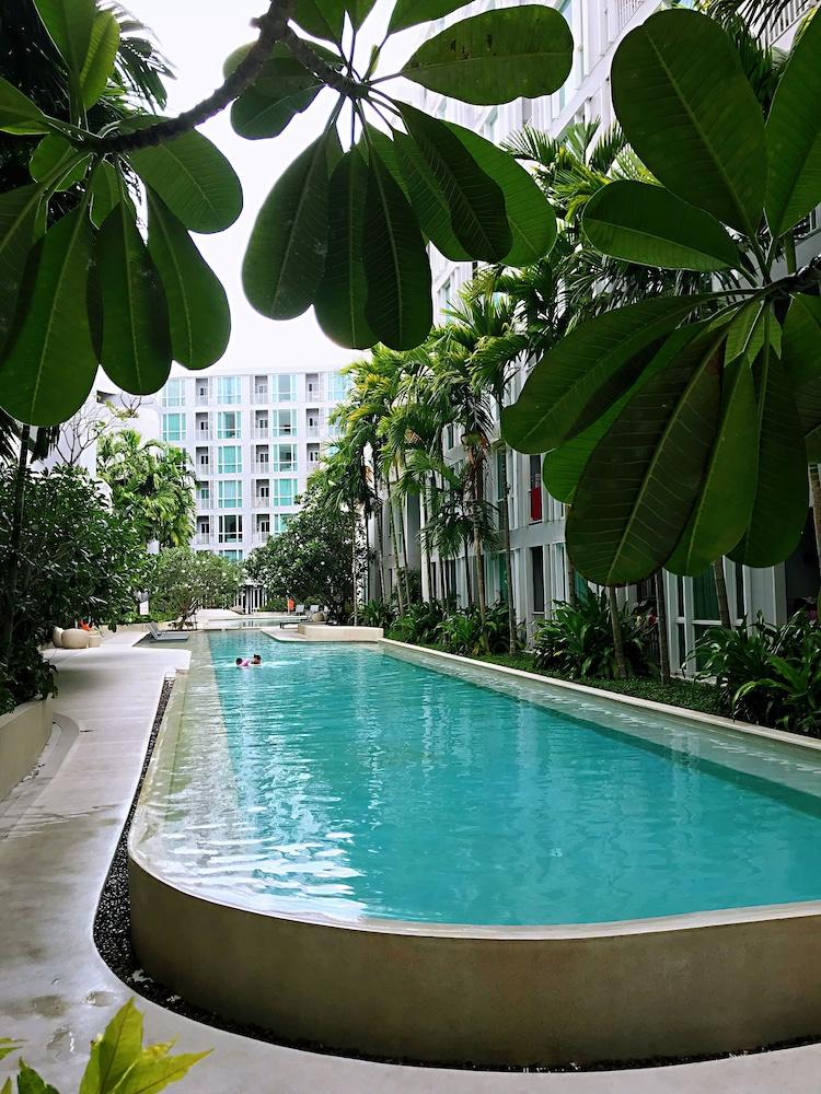 The Base Downtown Condo by Joy Property Grounds