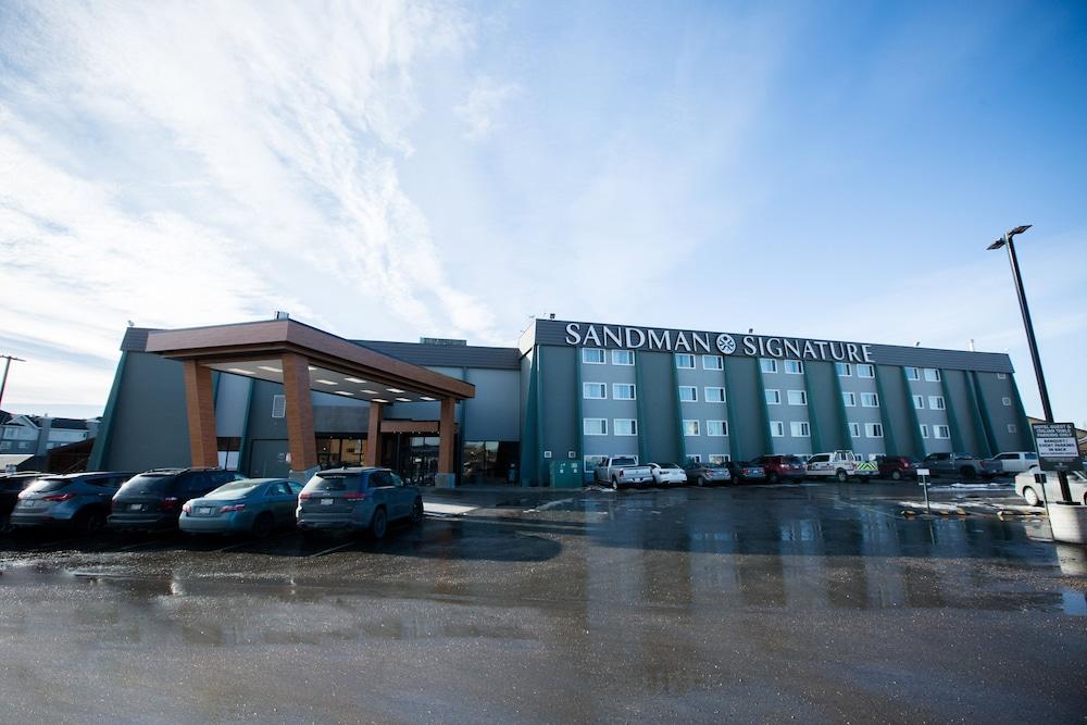 Sandman Signature Lethbridge Lodge Exterior