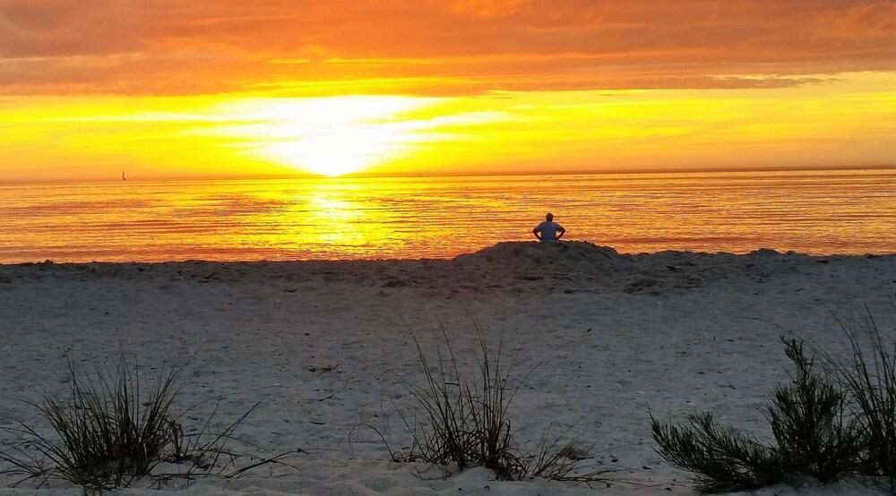 Escape Coastal Resort on Casey Key Beach