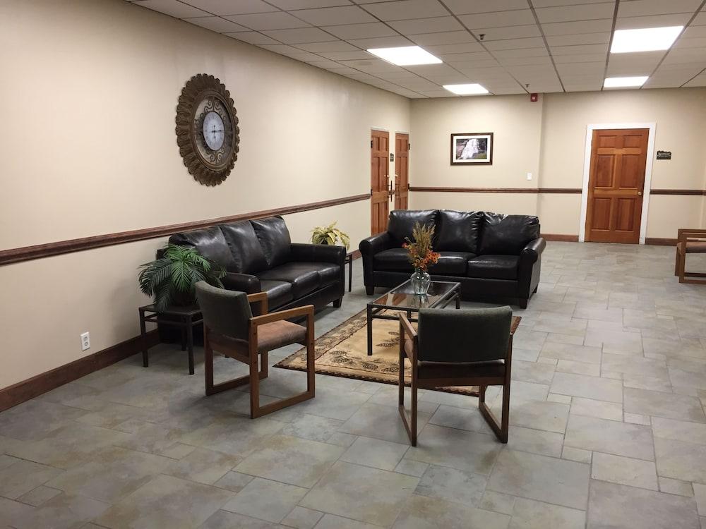 كاسكادز ماونتن ريزور ، آن أسيند كوليكشن هوتل منطقة الجلوس في الردهة