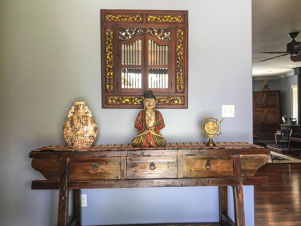 Crème De La Crème Interior