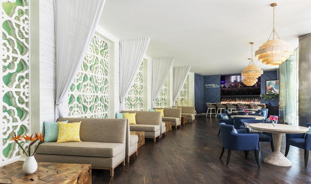 ريفييرا ريزورت بالم سبرينجز منطقة الانتظار في الردهة