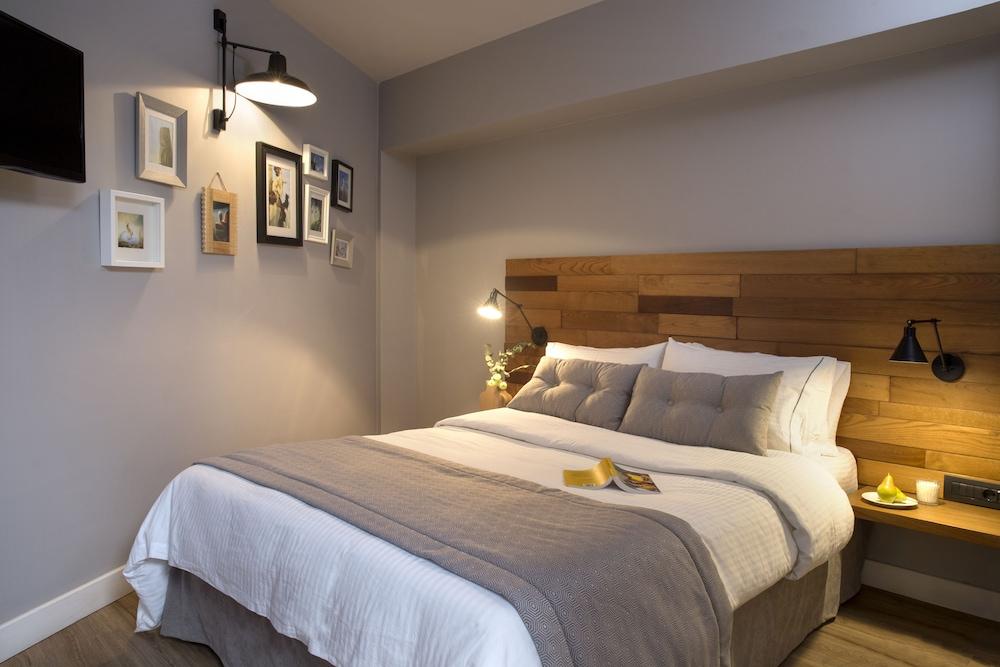 Apollon Library Suites Room