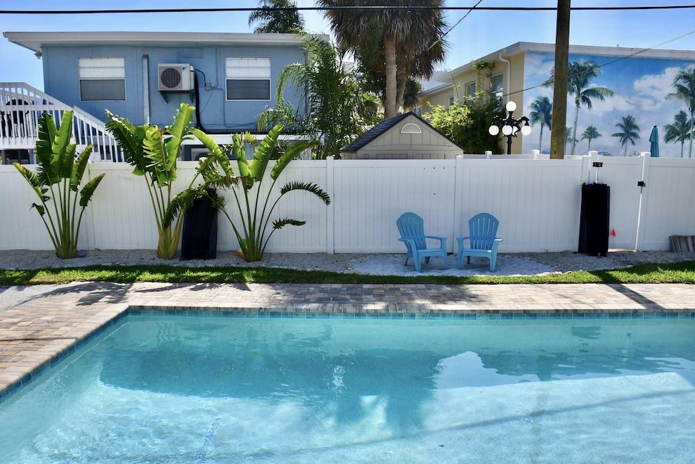 رادز كوزي كوتيدج أون كانال حمام سباحة مكشوف