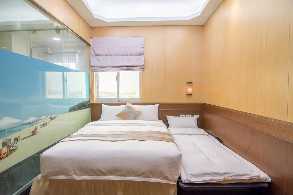 Feng Dao Homestay Room