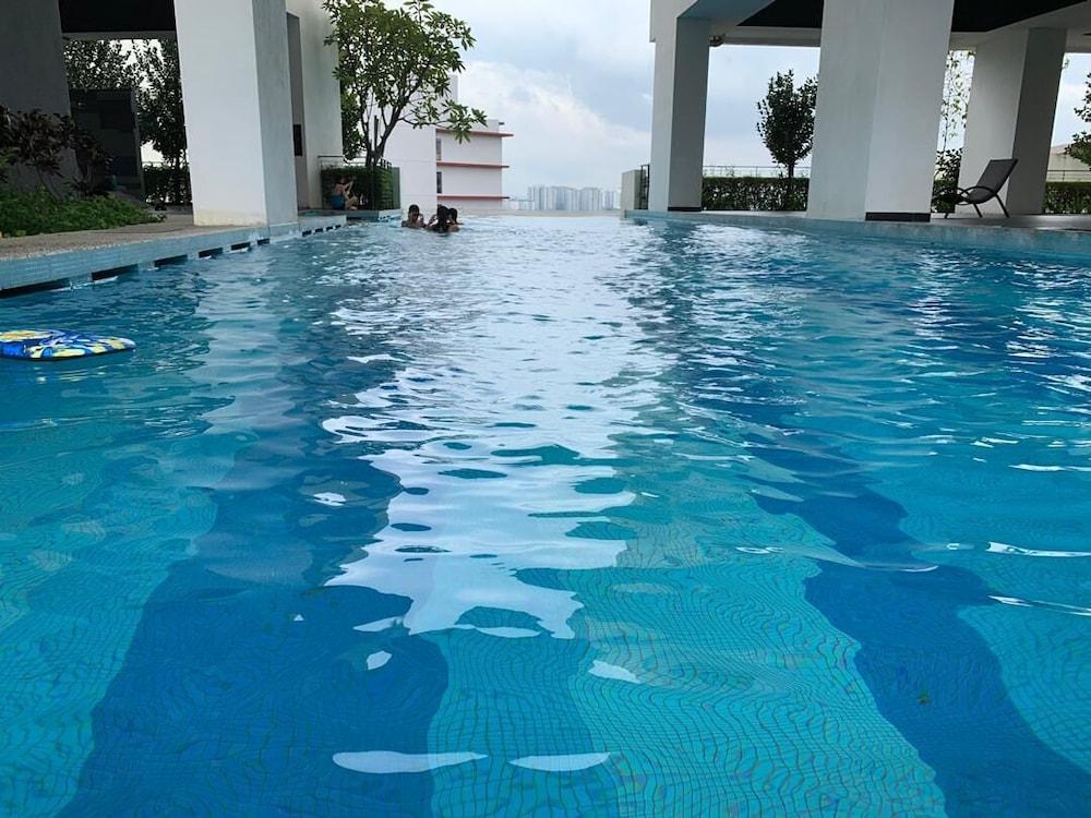 Setiawalk Outdoor Pool