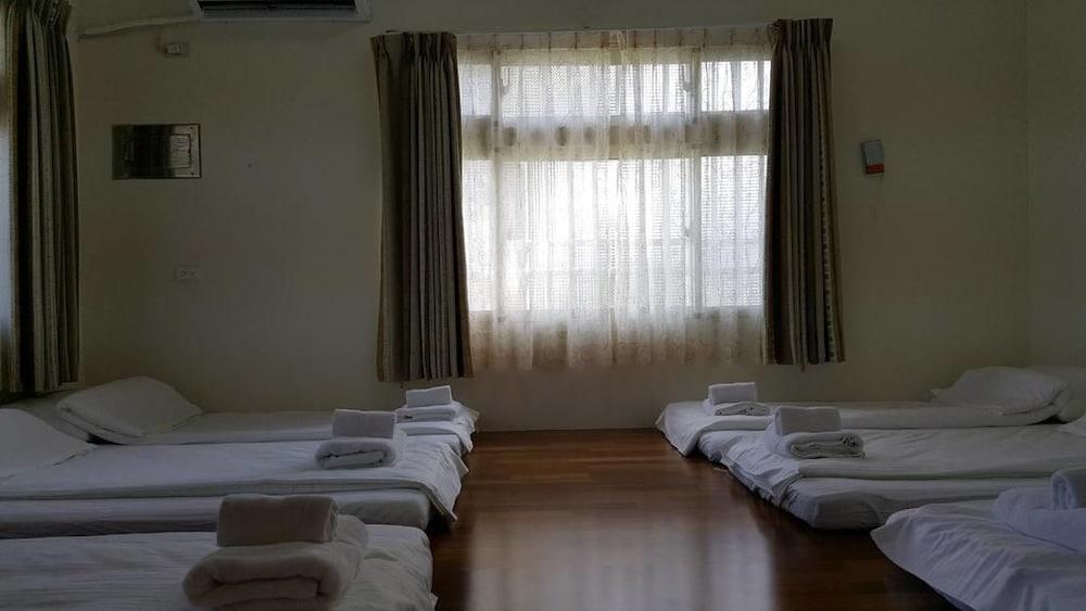 جاجيليا بي بي غرفة