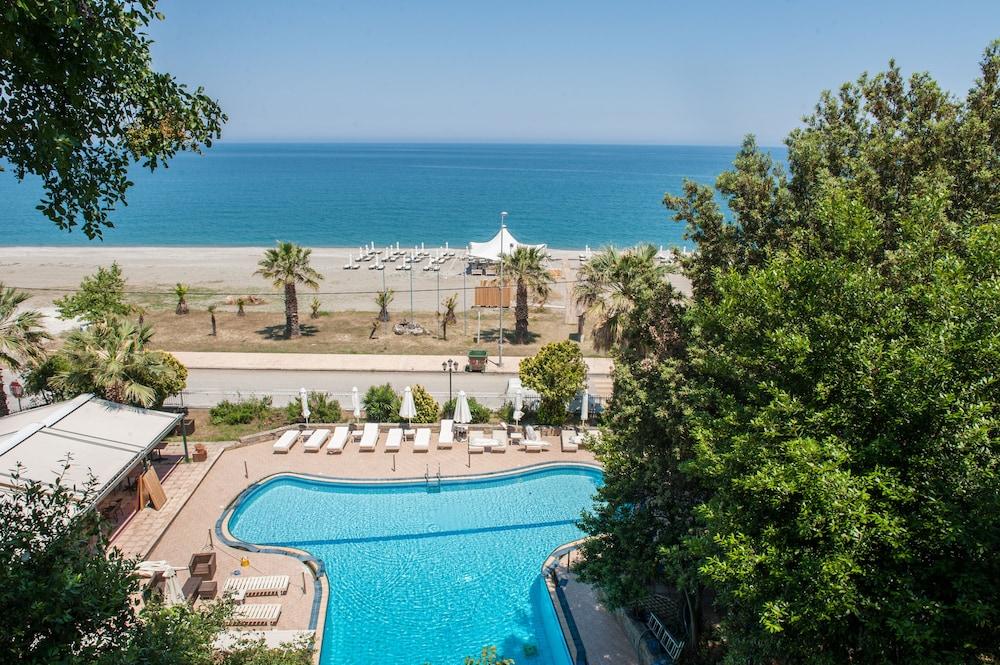 Golden Beach Agiocampos Hotel