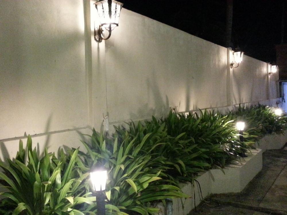 إيجل باي يهوتل المنطقة المحيطة بالمنشأة