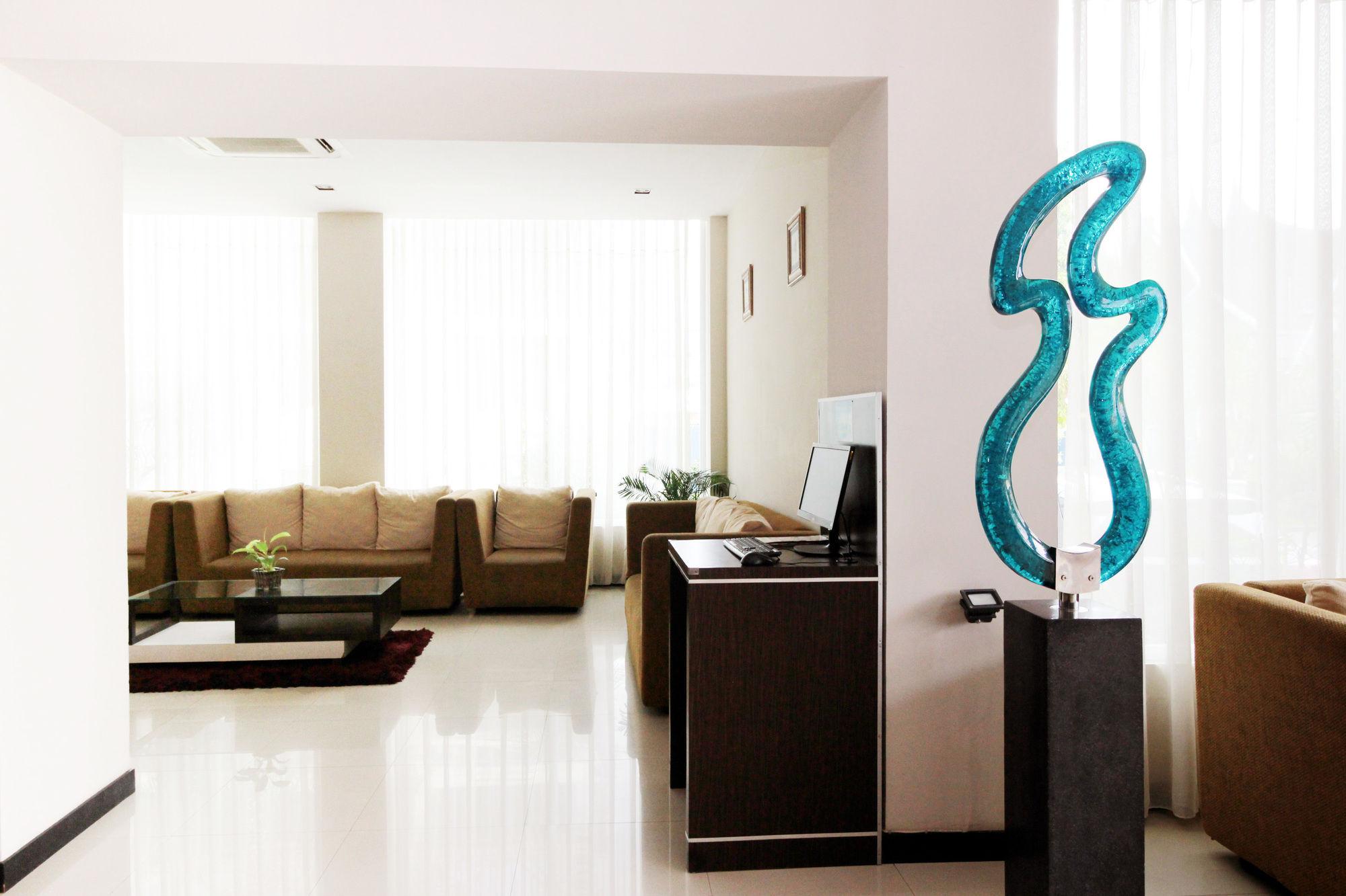 Daima Hotel Padang أخرى