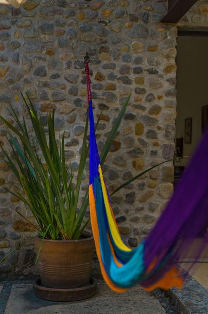 جوب كويرنافاكا، ريلاكس آند إنجوي تفاصيل الفندق من الداخل