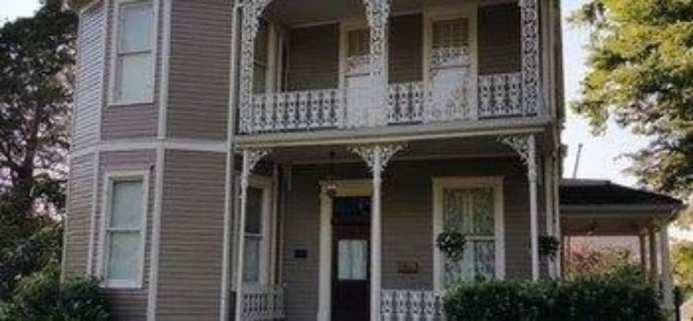 لوريل مانور بيد آند بريكفاست أخرى