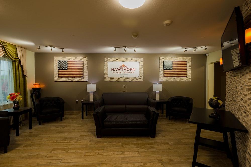 Hawthorn Extended Stay by Wyndham Saint Robert Lobby Sitting Area