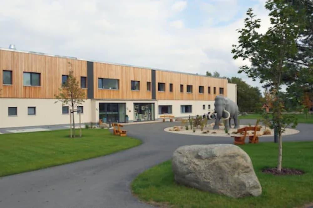 سي أند والد ريزورت جروبيرن