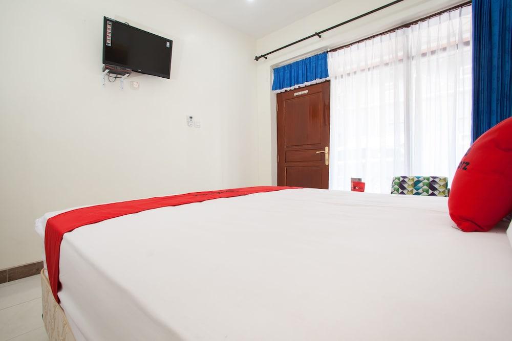 RedDoorz @ Panglima Sudirman Probolinggo Room
