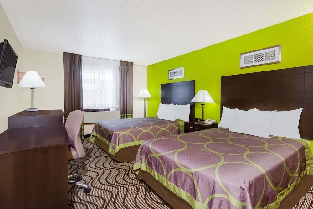 Super 8 by Wyndham Tappahannock VA Room