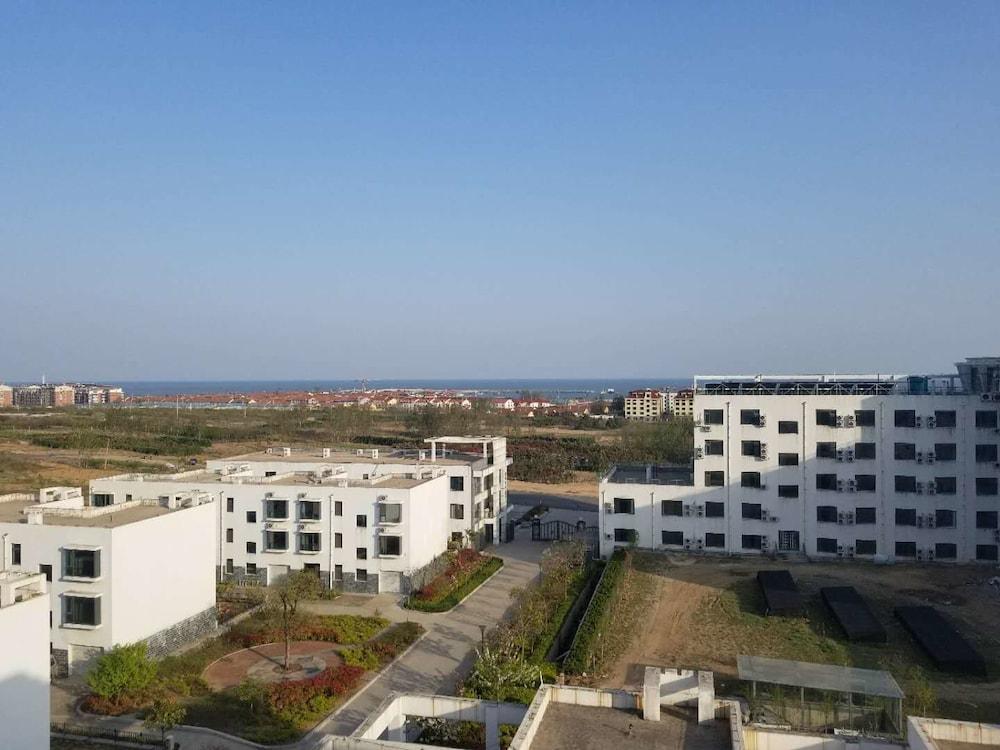 Rizhao M&S Aparthotel Property Grounds