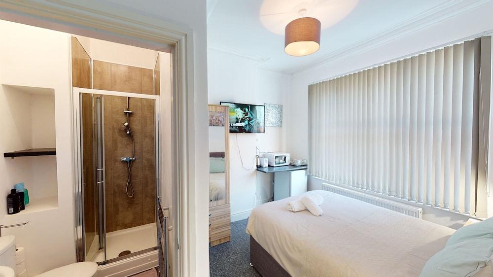 J kyns Aparthome Room