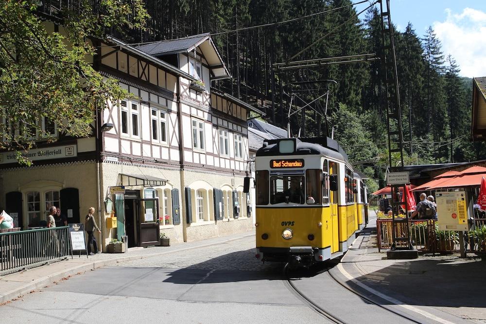 جاستشتات آند بنسيون ليختنهاينر فاسيرفال