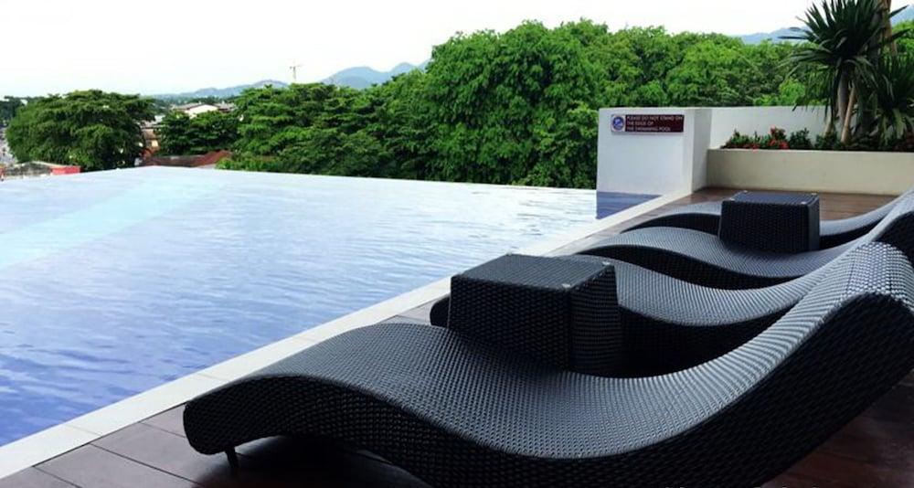 H2H Ai Home Infinity Pool