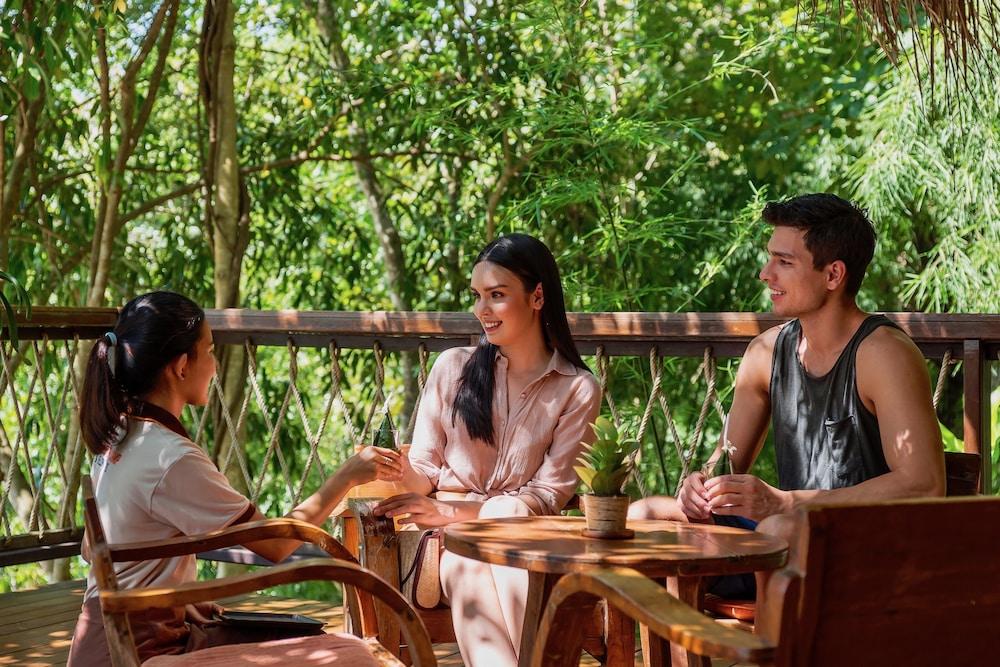 هينتوك ريفر كامب آت هيلفاير باس منطقة الجلوس في الردهة