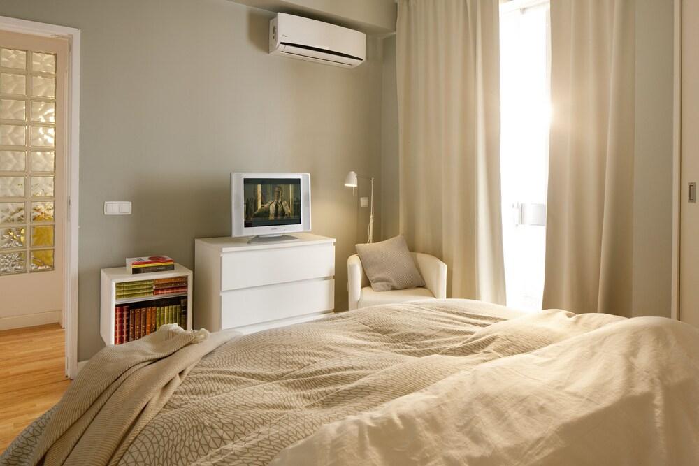 برايم أبارتمنتس وايت آند يلو غرفة