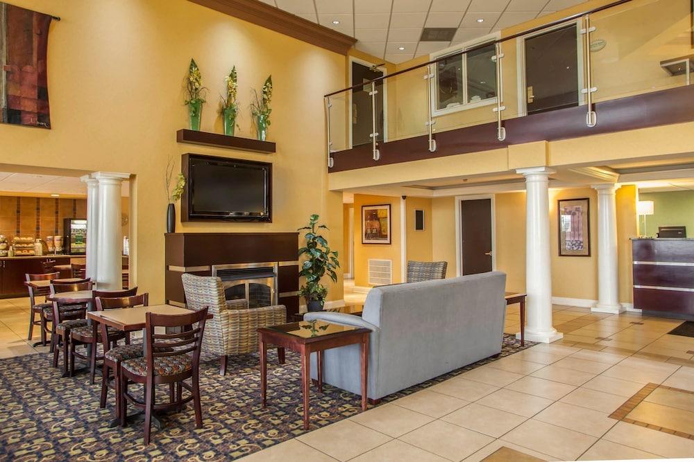 Quality Inn and Suites St Charles - West Chicago Lobby