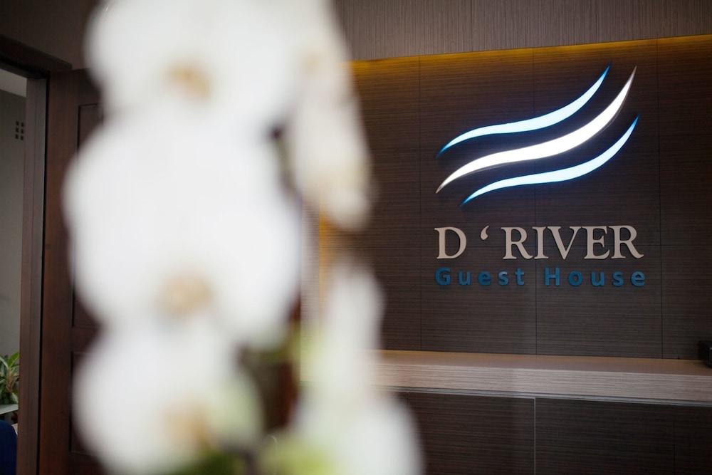 D'River Guesthouse Interior Entrance