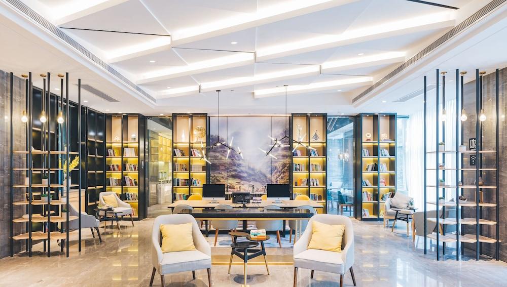 أتور هوتل يانشينج الردهة