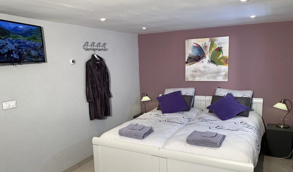 ستوديو إكسيلنت 21