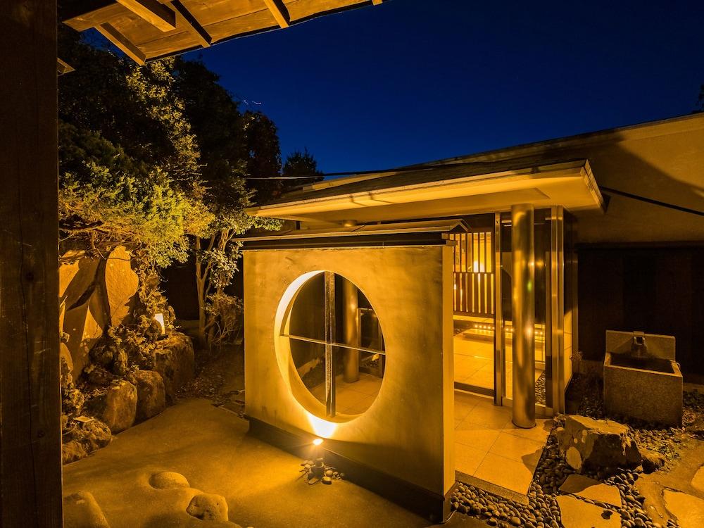 ناغومي نو يادو هاناغوكورو المنطقة الخارجية