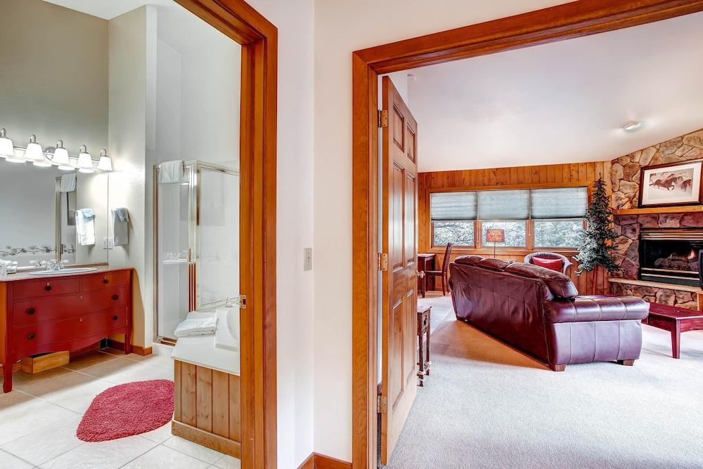 Black Canyon Inn Unit C6 Room