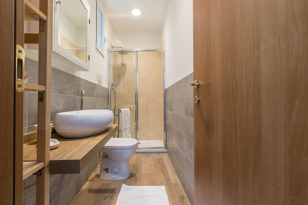 Alessia's Flat - Sarpi 2 Bathroom