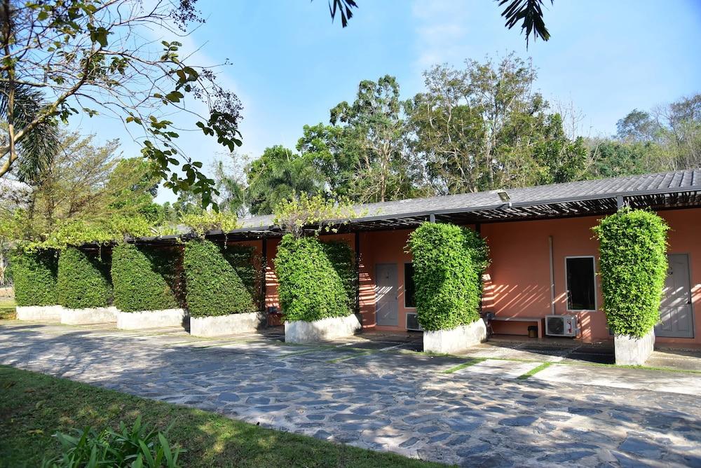 Mittraphap Resort Exterior