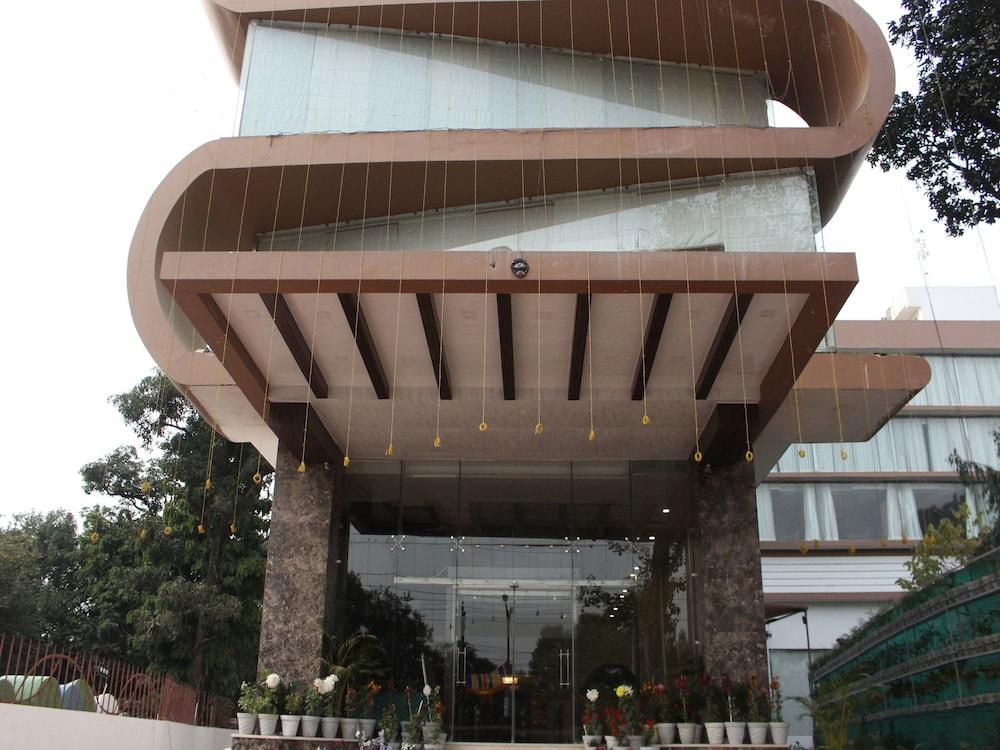 OYO 3760 Hotel Elysee