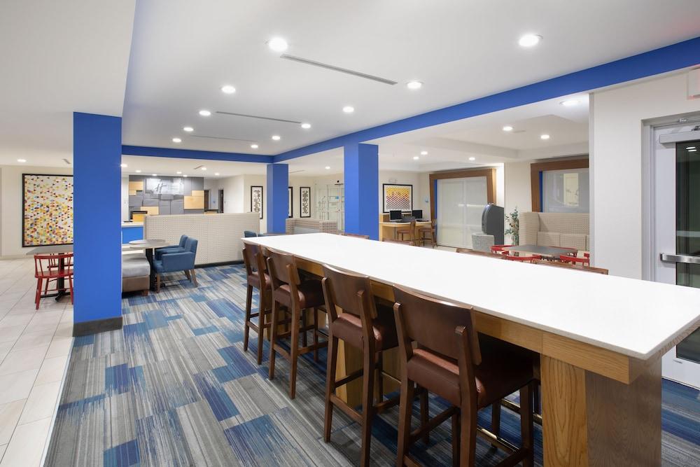 Holiday Inn Express Slidell by IHG Lobby