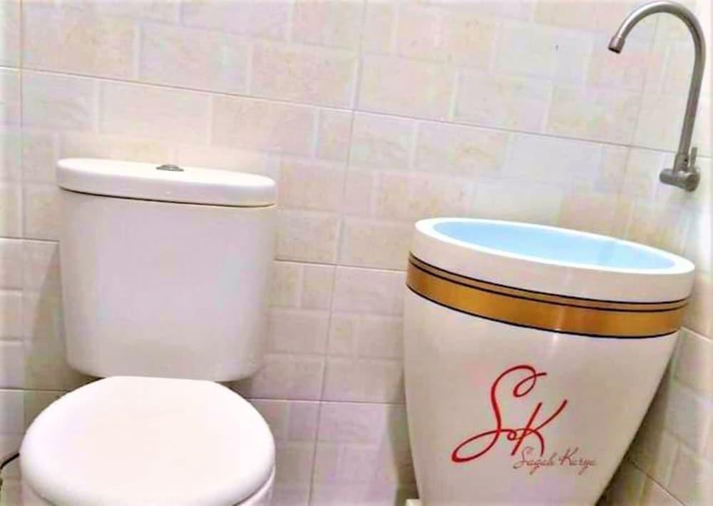 Mampir Kawah Ijen Guest House Bathroom