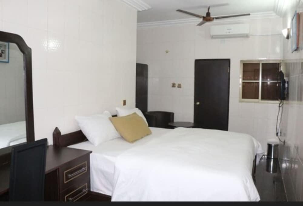 Cute Villa Hotel and Suites