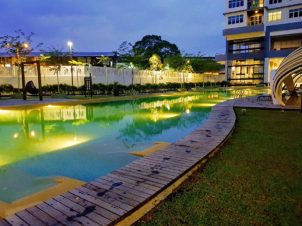Puchong IOI Skypod Apartments Outdoor Pool