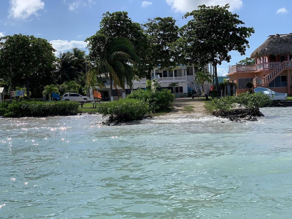 Fernando's Seaside Guest House Exterior