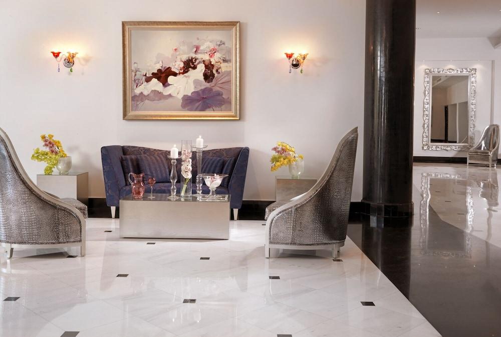 أوت أوف ذا بلو ٔومل جمن كلسيف ريزورت آند سبا الردهة