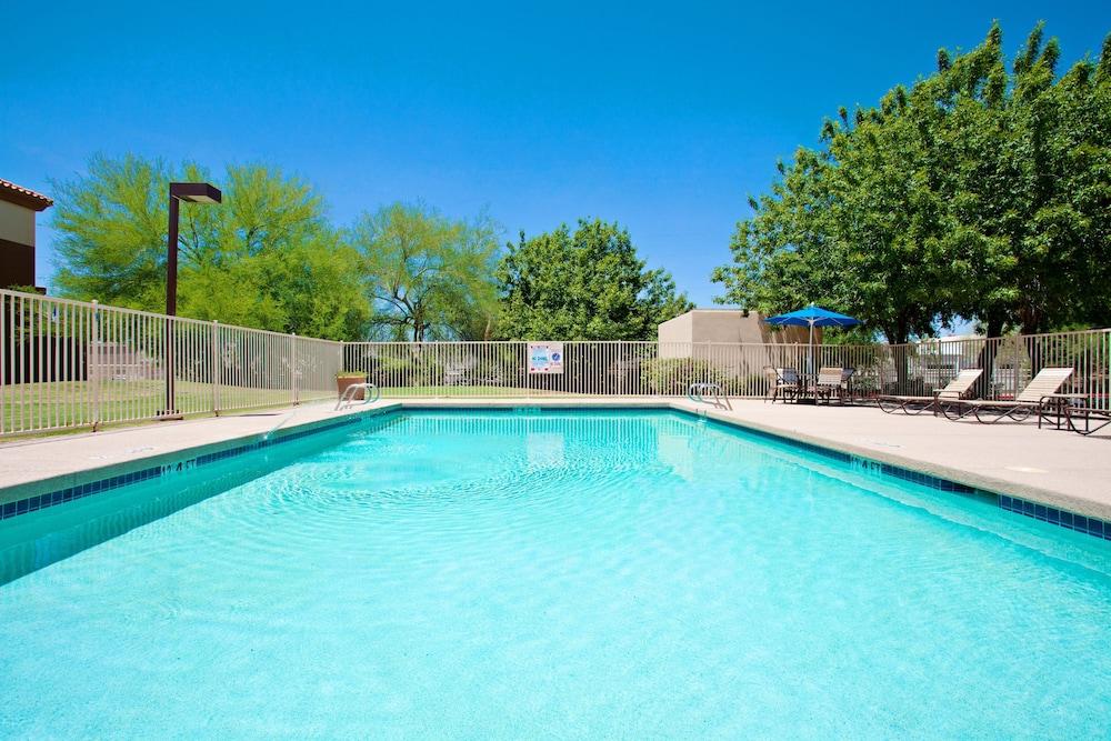 هوليداي إن إكسبرس سكوتسديل نورث  باي آيتش جي زحليقة مائية