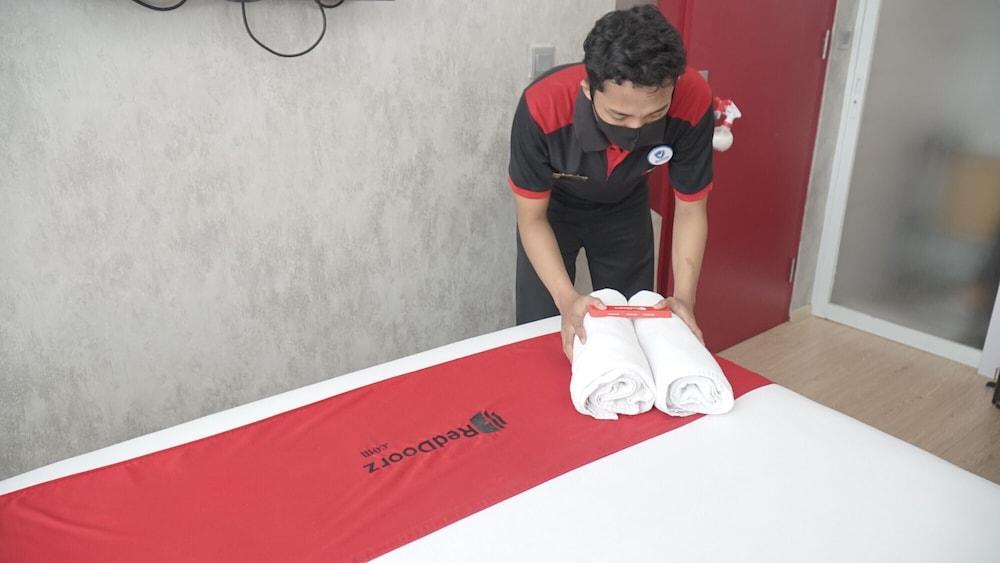 ريد دورز نير هارتونو مول  3 داخلي