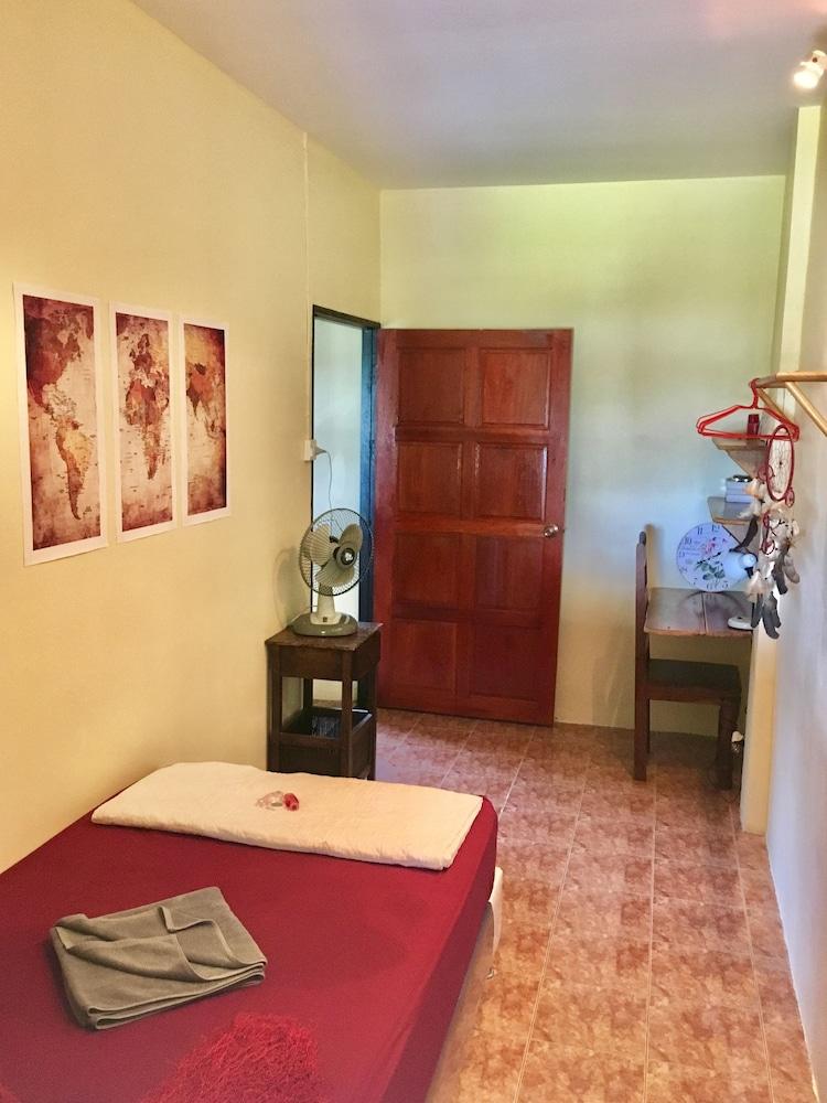 Koh Space - Adults Only Room