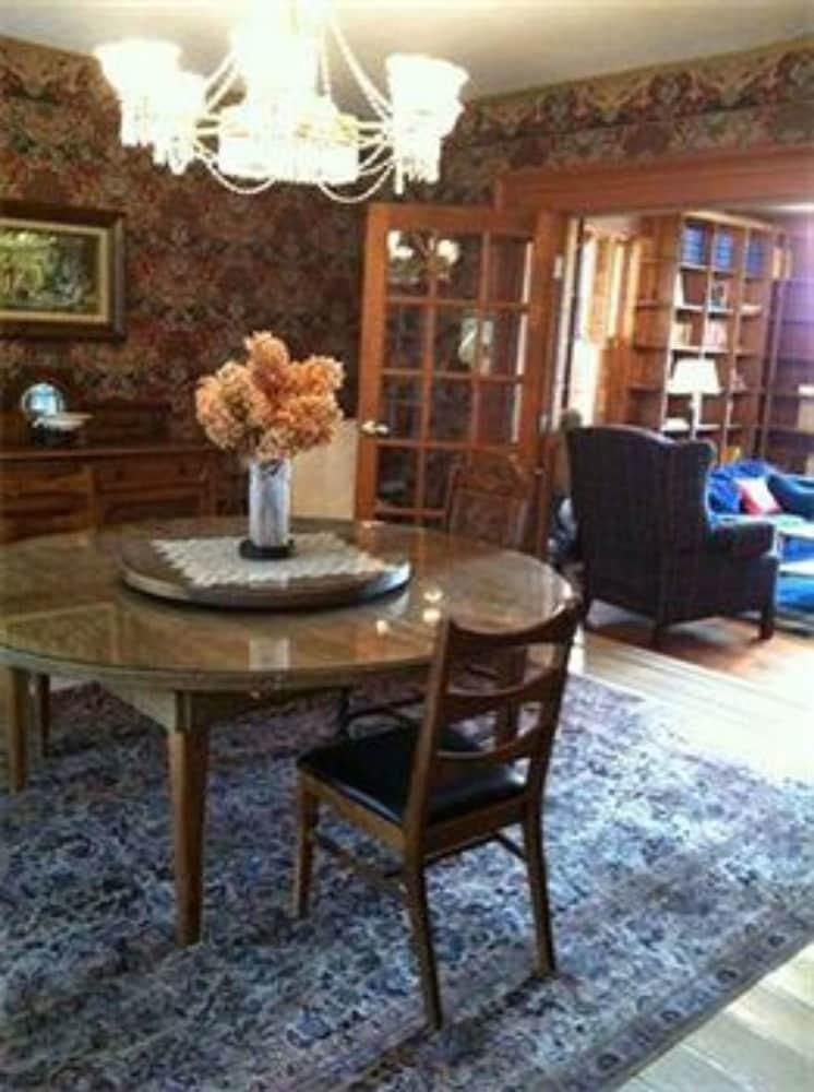 The Willow Tree Inn Hotel Interior
