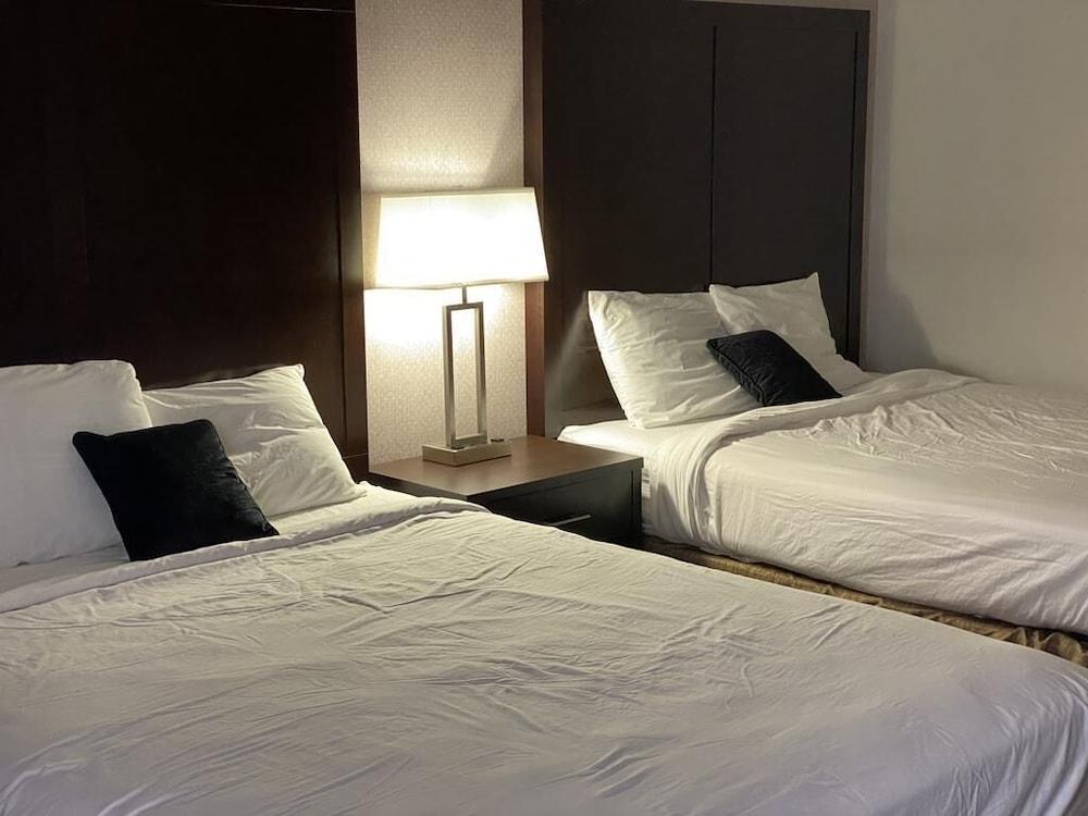 ريد لايون إن آند سويتس بوست فولز غرفة