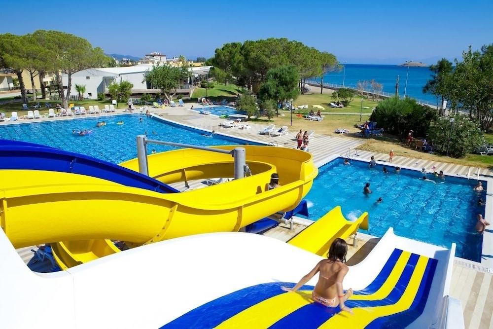 جومولدور ريزورت هوتل - شامل جميع الخدمات حمام سباحة